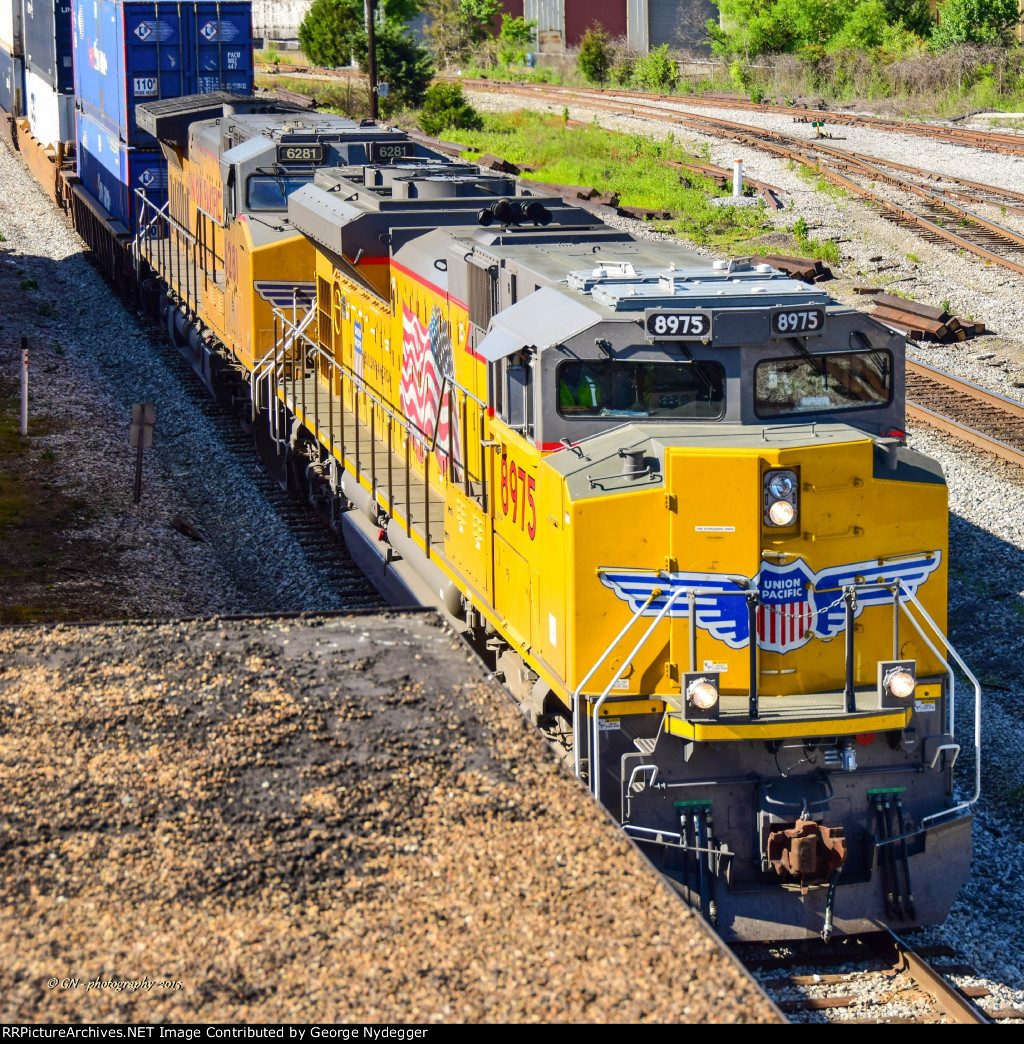 UP 8975 & 6281 pulling an Intermodal